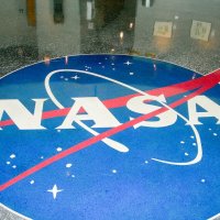 Logo NASA na podleze vzdělávacího centra