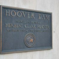 Vodní dílo Hoover Dam dostalo jméno po třicátém prvním americkém prezidentovi Hooverovi.