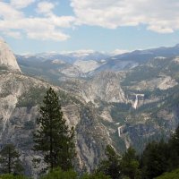 Vodopády Vernal a Nevada a Half Dome - pohled z druhé strany