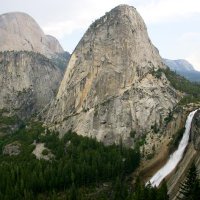 Half Dome a vodopád Nevada