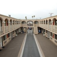 Náš hotel v Inglewood.