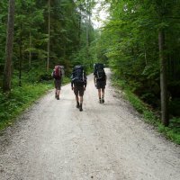 Ve 12 hod. vyrážíme na cestu. Jsme 550 m nad mořem.