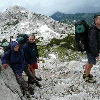 Kameny střídají sníh, sem tam schody a tak pořád dokola.