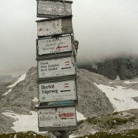 Rozcestník u Simony Hütte.