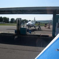 I letadla musí tankovat, jedem k takové normální čerpačce