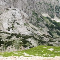 Cesta na Vodnikov dom (pozorní jej na fotce najdou)