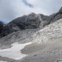 Nejvyšší vrchol - Triglav, vpravo nižší - Malý Triglav