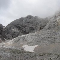 Nejvyšší vrchol - Triglav, vpravo nižší - Malý Triglav