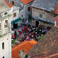 Všude přítomné restaurace a kavárny