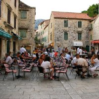 Všude přítomné restaurace a kavárny
