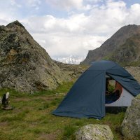 První noc - výška 2 900 m. Mraky se honily, ale nakonec nepršelo.