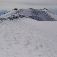 Pohled zpět na západní Elbrus.