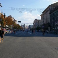 Hlavní třída v centru Kyjeva. V neděli je z ní pěší zóna.