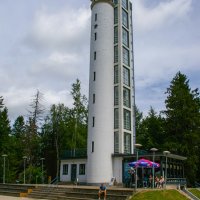 29 metrů vysoká rozhledna na nejvyšším kopci celého pobaltí