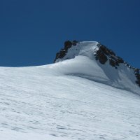 Pohled z Ludwigshöhe (4 342 m) na Schwarzhorn (4 322 m)