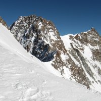 Uprostřed Dufourspitze (4 638 m).