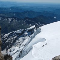 Pohled dolů pod Zumstein (4 563 m).