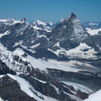 Pohled Matterhorn a údolí vedoucí do Zermattu