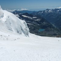 Pohled do údolí, jezero je ve výšce 2 371 m.