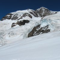 Ledovec nad chatou Gnifetti