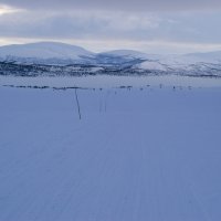 Sjezd k poslednímu jezeru pod horou Saana u Kilpisjärvi