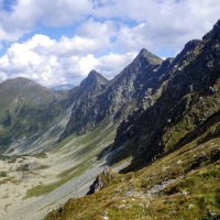 Pohled od Smutného sedla na Ostrý Roháč a Plačlivé