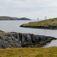 V pozadí lanovka na Dursey Island