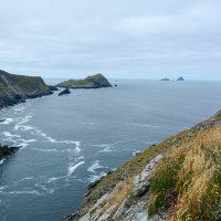 Útesy a na obzoru Skellig Michael