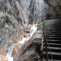 Cesta se klikatí podél říčky Hammersbach