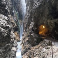 Cesta se klikatí podél říčky Hammersbach