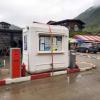 Kapitalismus v akci, nabídka vs. poptávka. Parkovné 60 LEI (300 Kč) na hodinu.
