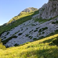 Na obzoru sedlo na jezerem (2 100 m)