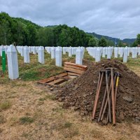 Památník masakru ve Srebrenici-Potočari