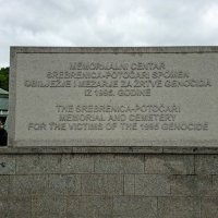 Památník masakru ve Srebrenici-Potočari