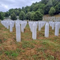 Památník masakru ve Srebrenici-Potočari