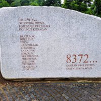 Památník masakru ve Srebrenici-Potočari
