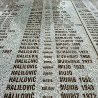 Památník masakru ve Srebrenici-Potočari
