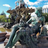 Neptunova kašna (Neptunbrunnen)