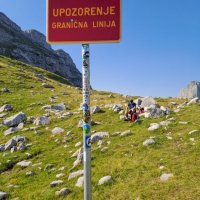 Hraniční sedlo, hranice s Černou Horou (5 km, ↑ 1100 m)